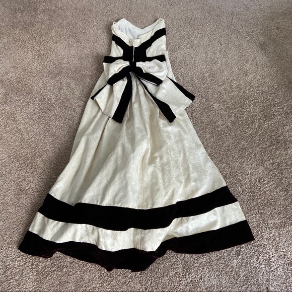 White & Black Victorian Gothic Dress - Picture 12 of 15